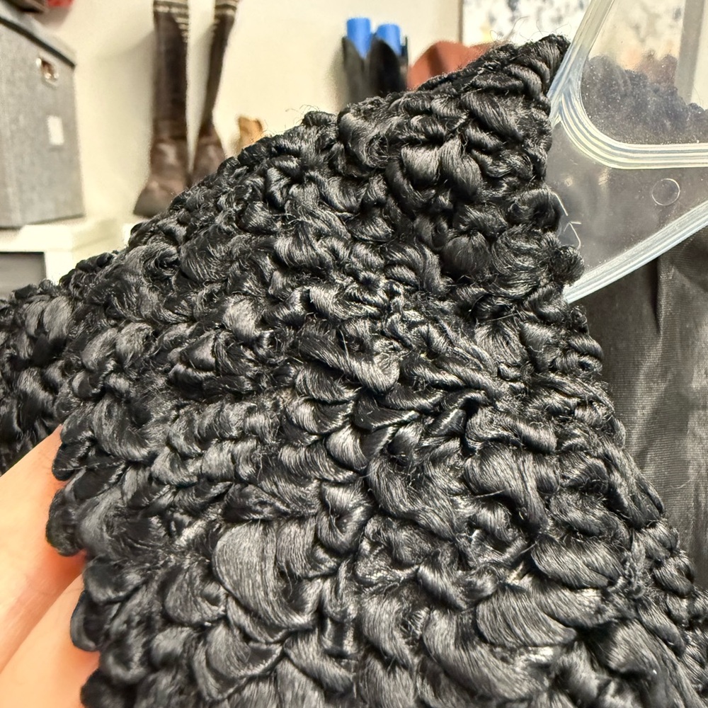 Vintage Bouclé Winter Shoulder Cropped Cape Shrug (Persian Lamb?) - Picture 5 of 6